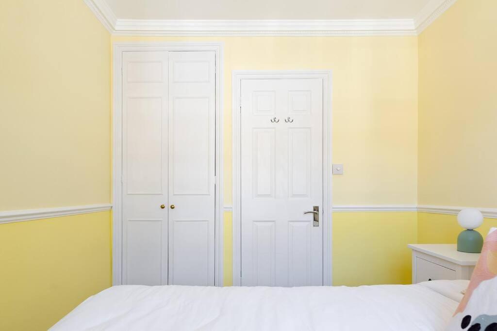 Spacious 3 Bedroom Flat With Terrace 런던 외부 사진