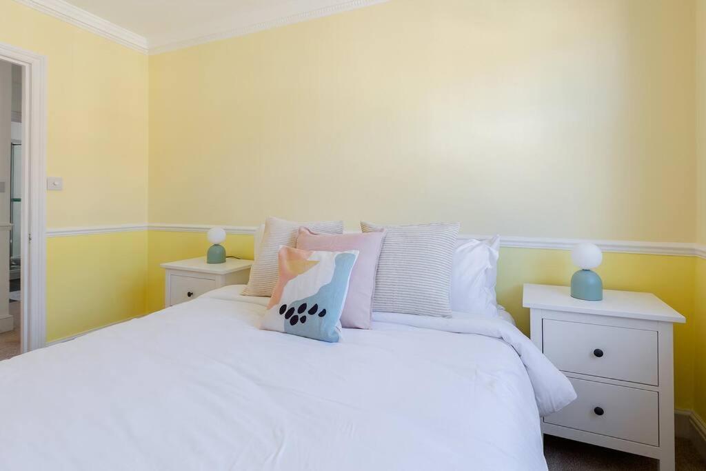 Spacious 3 Bedroom Flat With Terrace 런던 외부 사진