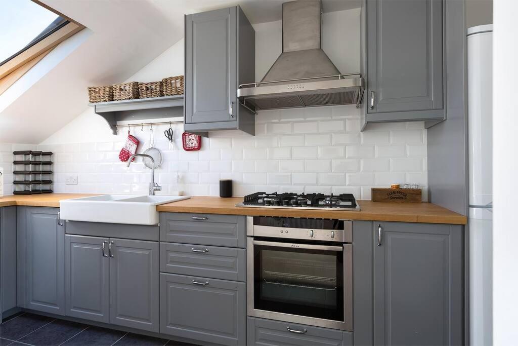 Spacious 3 Bedroom Flat With Terrace 런던 외부 사진
