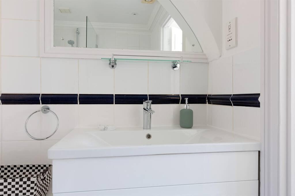 Spacious 3 Bedroom Flat With Terrace 런던 외부 사진