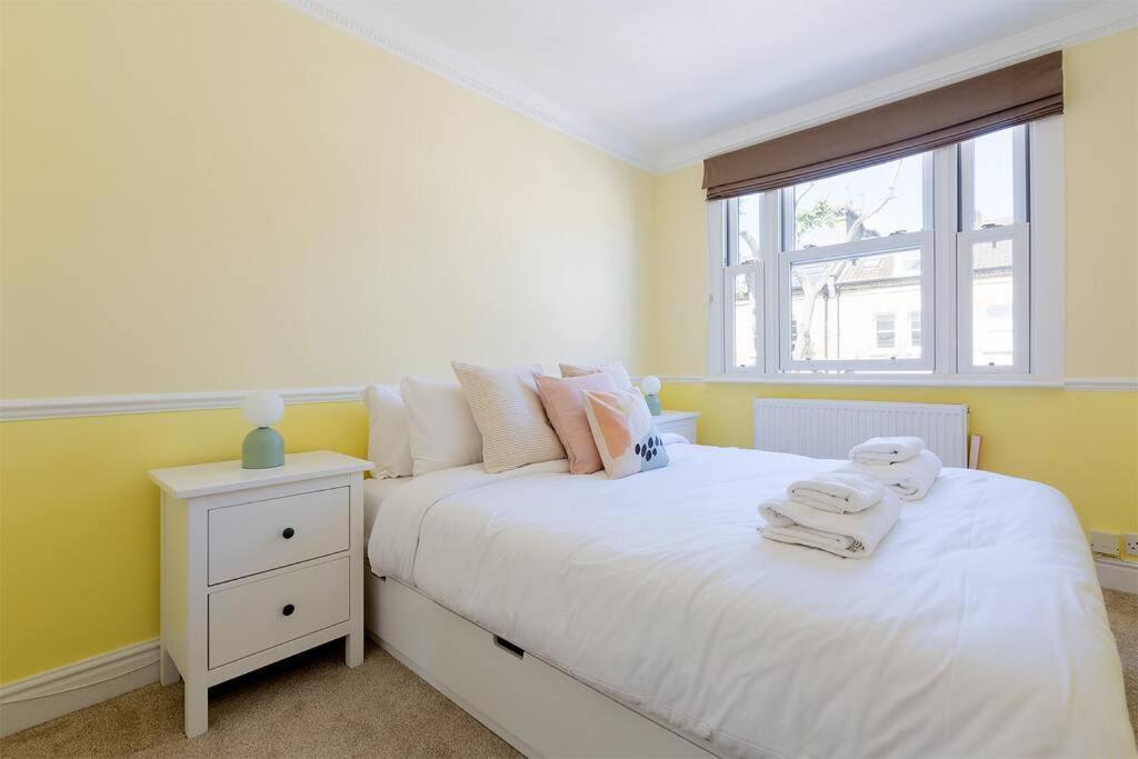 Spacious 3 Bedroom Flat With Terrace 런던 외부 사진