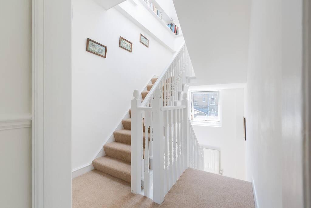 Spacious 3 Bedroom Flat With Terrace 런던 외부 사진